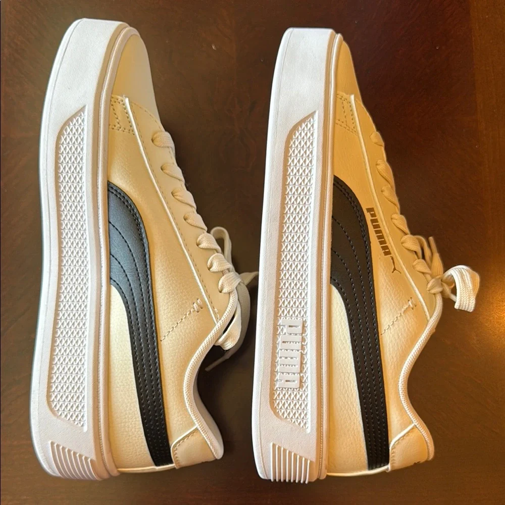 New No tag Puma Women’s Off-White Leather Platform sneakers size 8